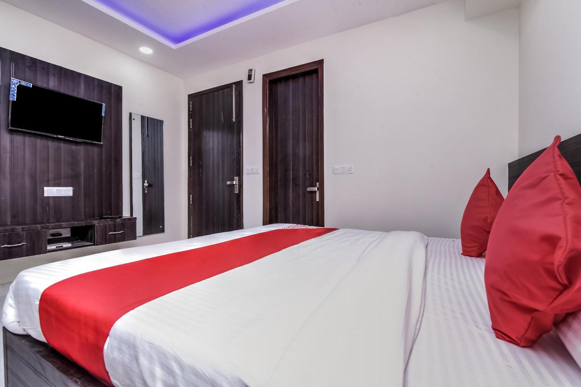 Hotel Aerostar Gold - Opposite Max Healthcare Delhi  Exterior foto