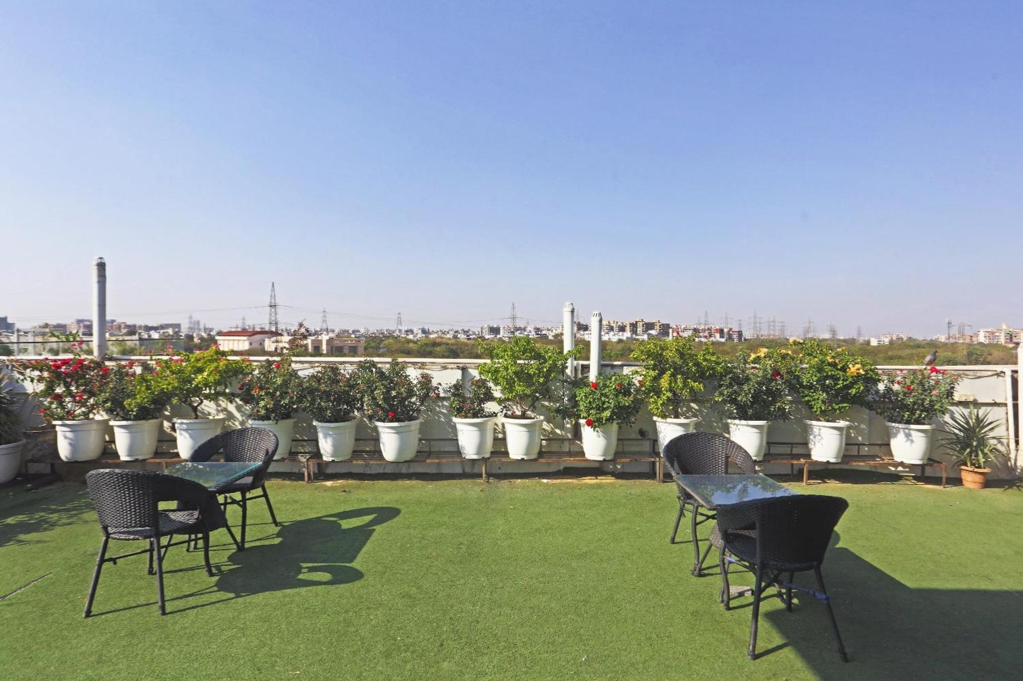 Hotel Aerostar Gold - Opposite Max Healthcare Delhi  Exterior foto