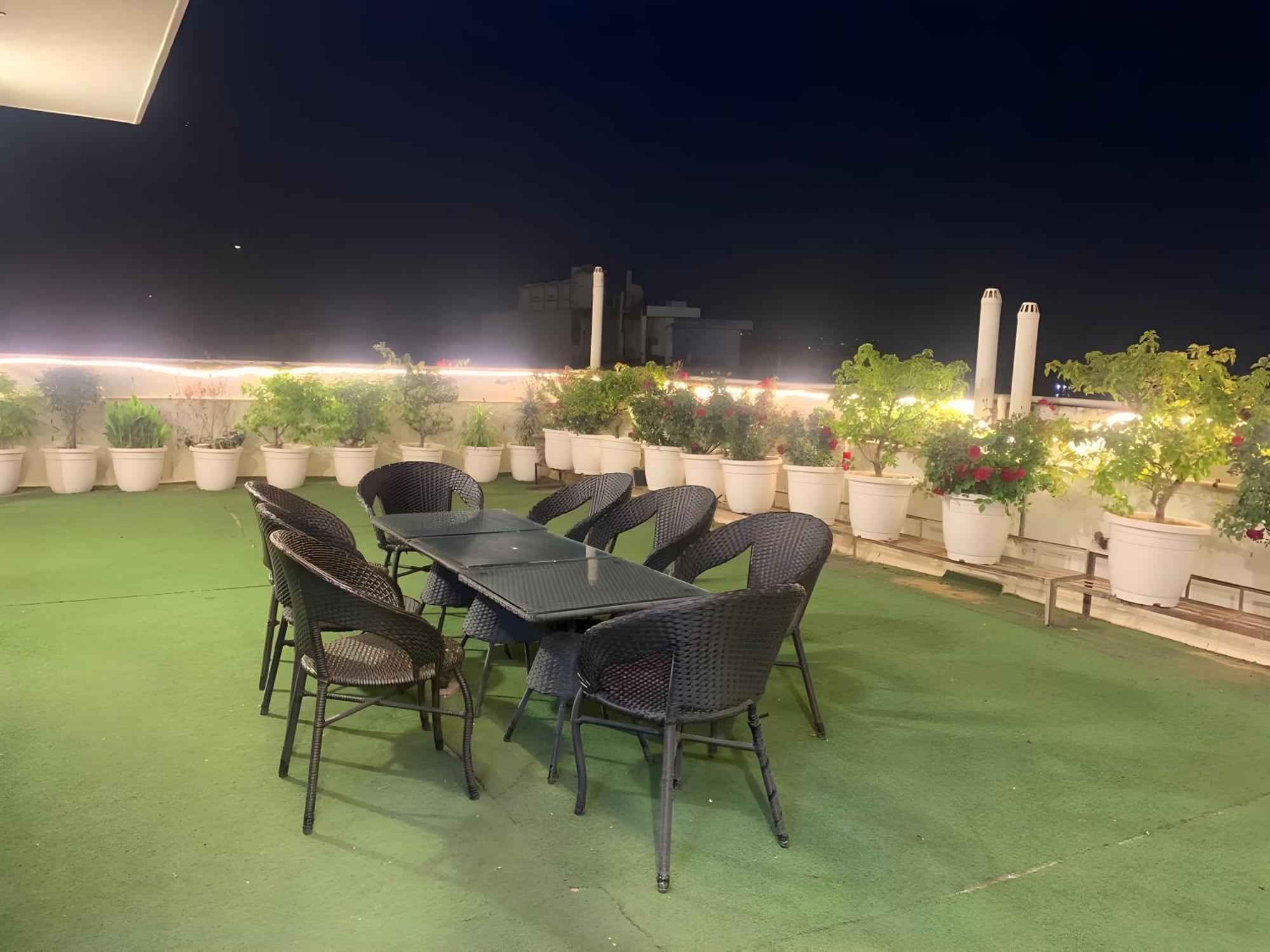 Hotel Aerostar Gold - Opposite Max Healthcare Delhi  Exterior foto