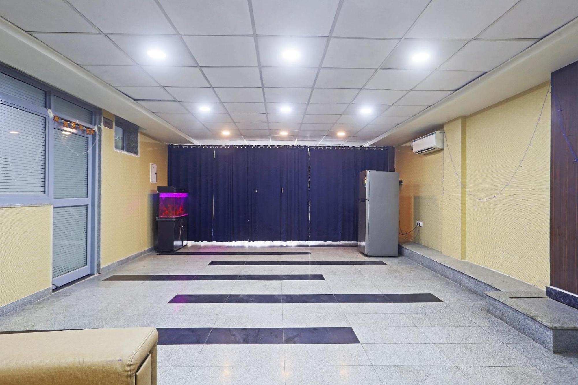 Hotel Aerostar Gold - Opposite Max Healthcare Delhi  Exterior foto