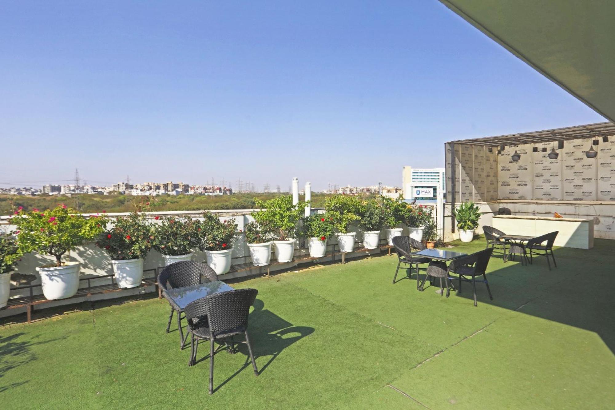 Hotel Aerostar Gold - Opposite Max Healthcare Delhi  Exterior foto