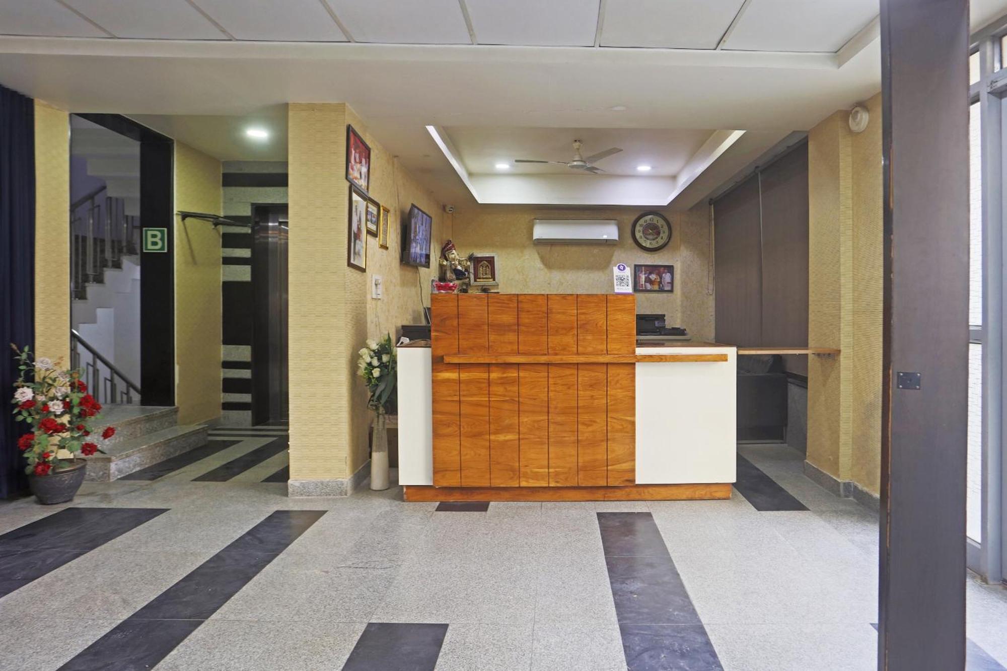 Hotel Aerostar Gold - Opposite Max Healthcare Delhi  Exterior foto