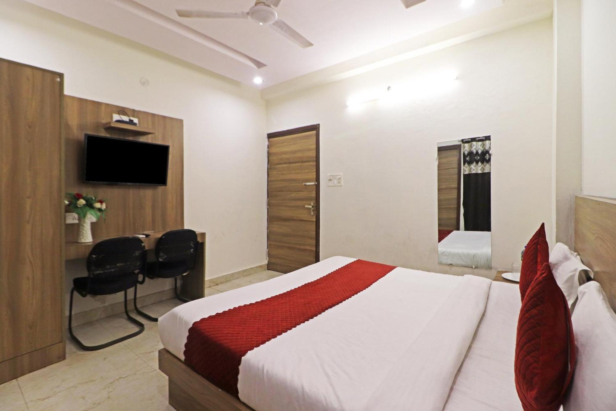 Hotel Aerostar Gold - Opposite Max Healthcare Delhi  Exterior foto