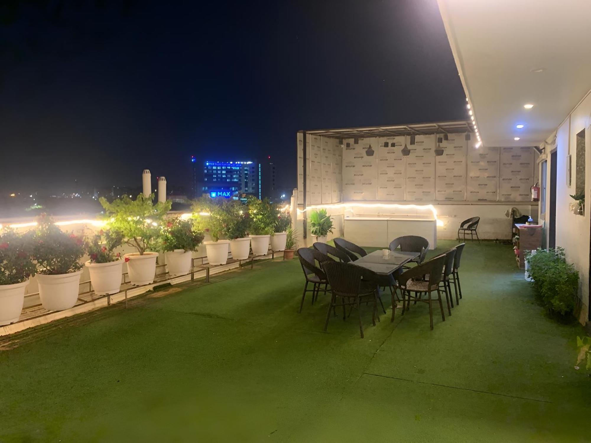 Hotel Aerostar Gold - Opposite Max Healthcare Delhi  Exterior foto