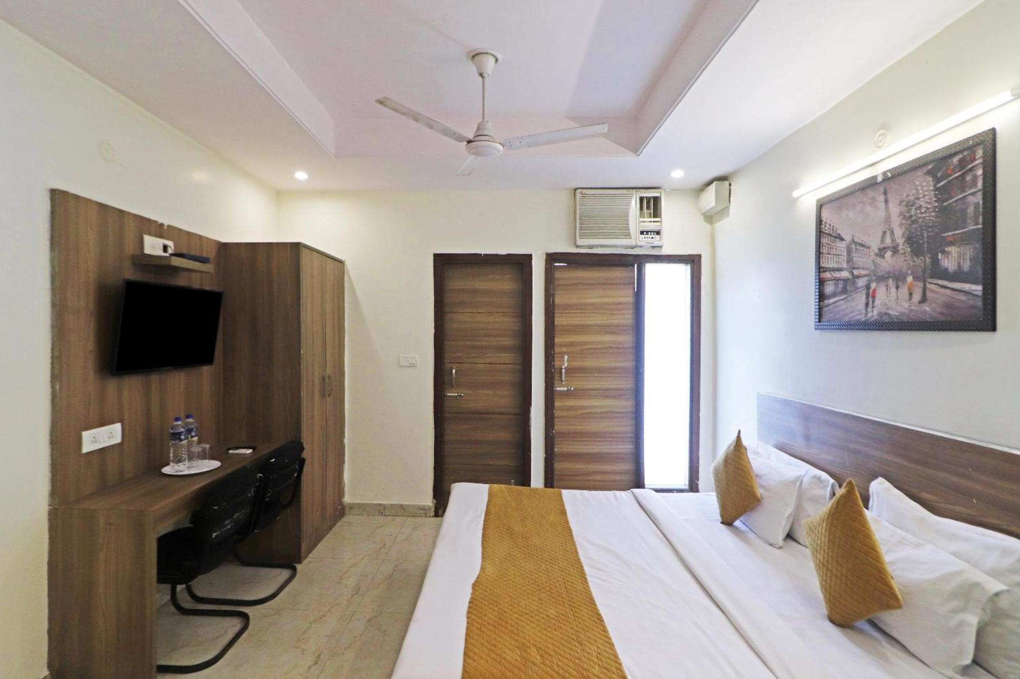 Hotel Aerostar Gold - Opposite Max Healthcare Delhi  Exterior foto