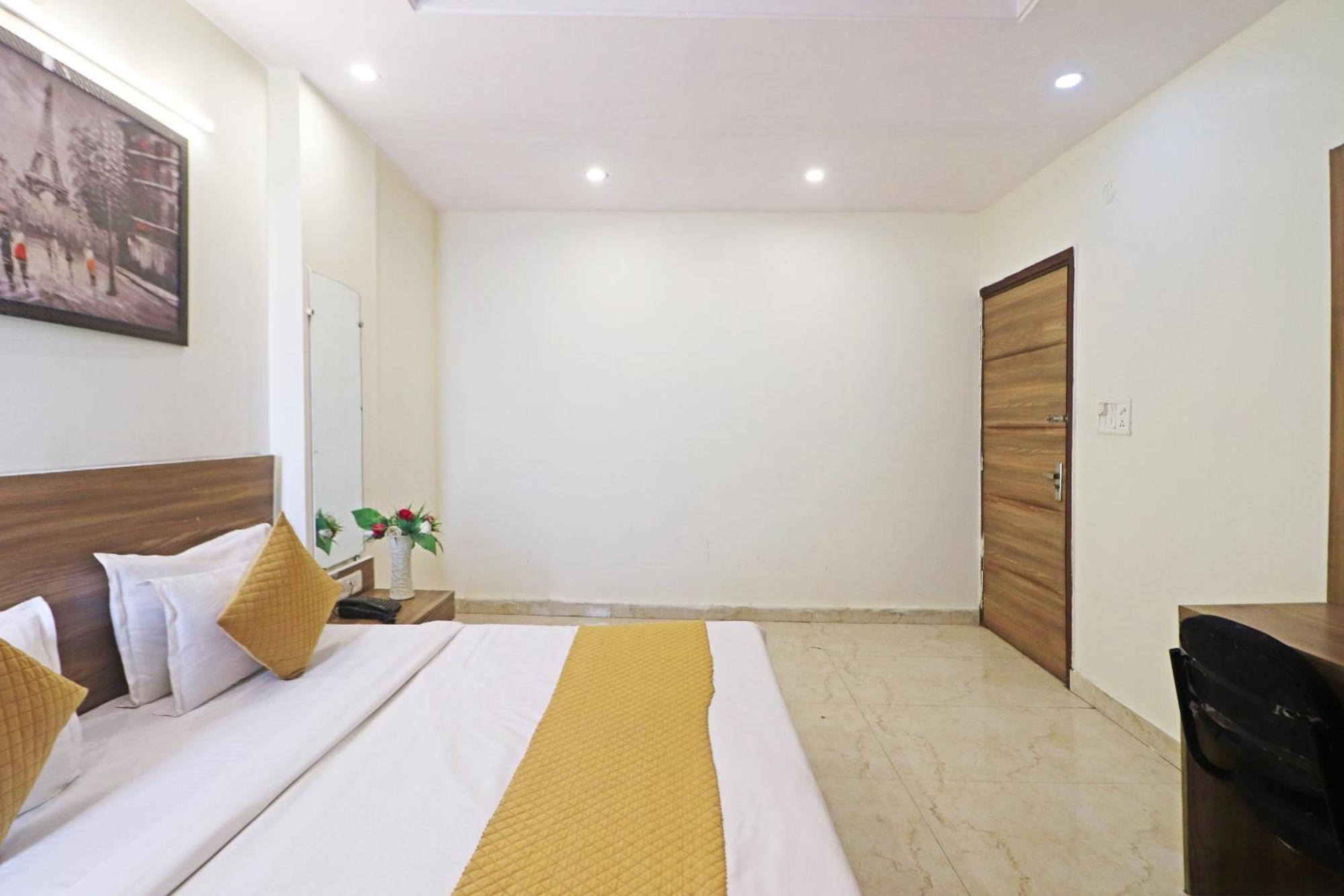 Hotel Aerostar Gold - Opposite Max Healthcare Delhi  Exterior foto