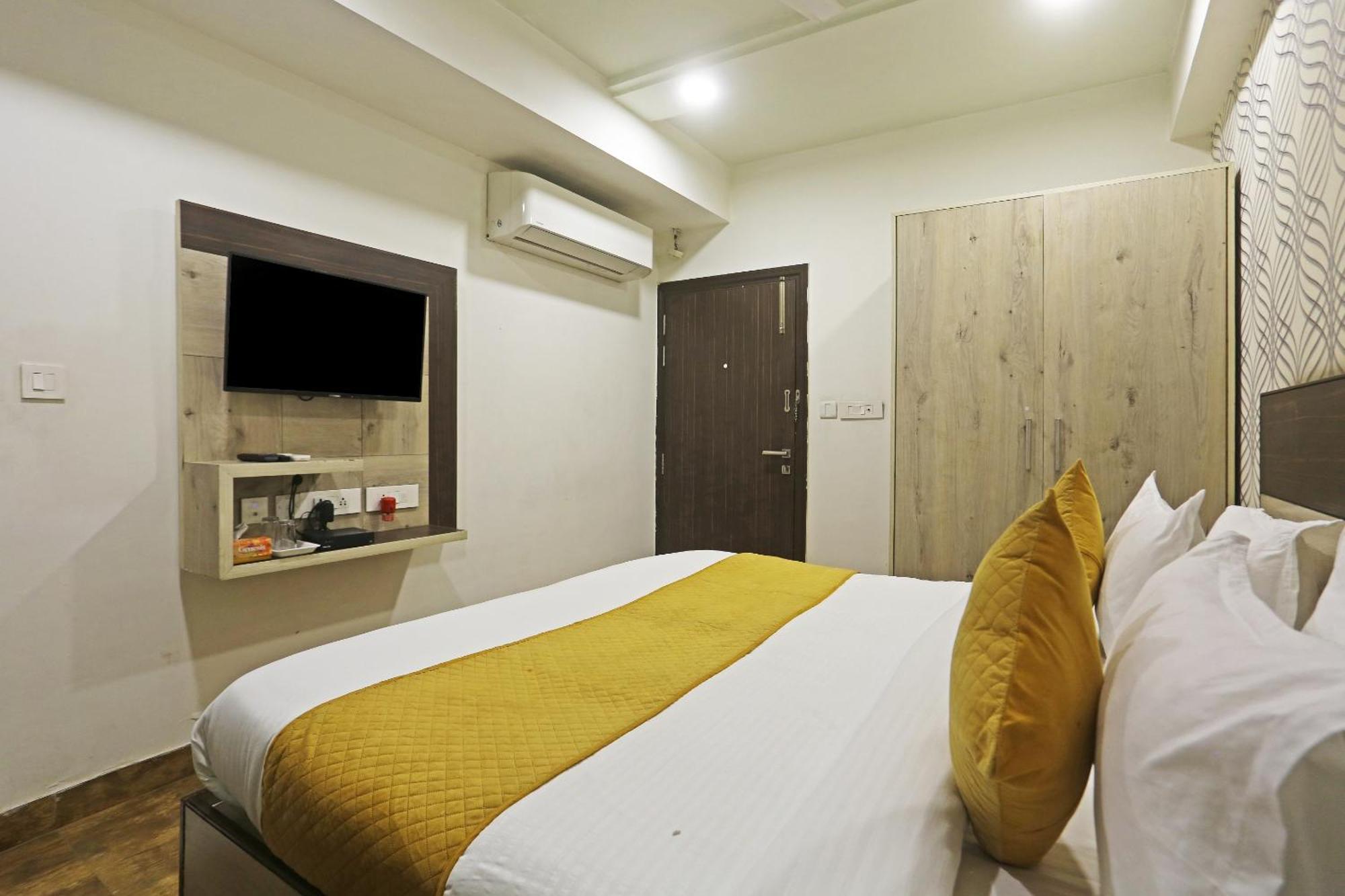 Hotel Aerostar Gold - Opposite Max Healthcare Delhi  Exterior foto