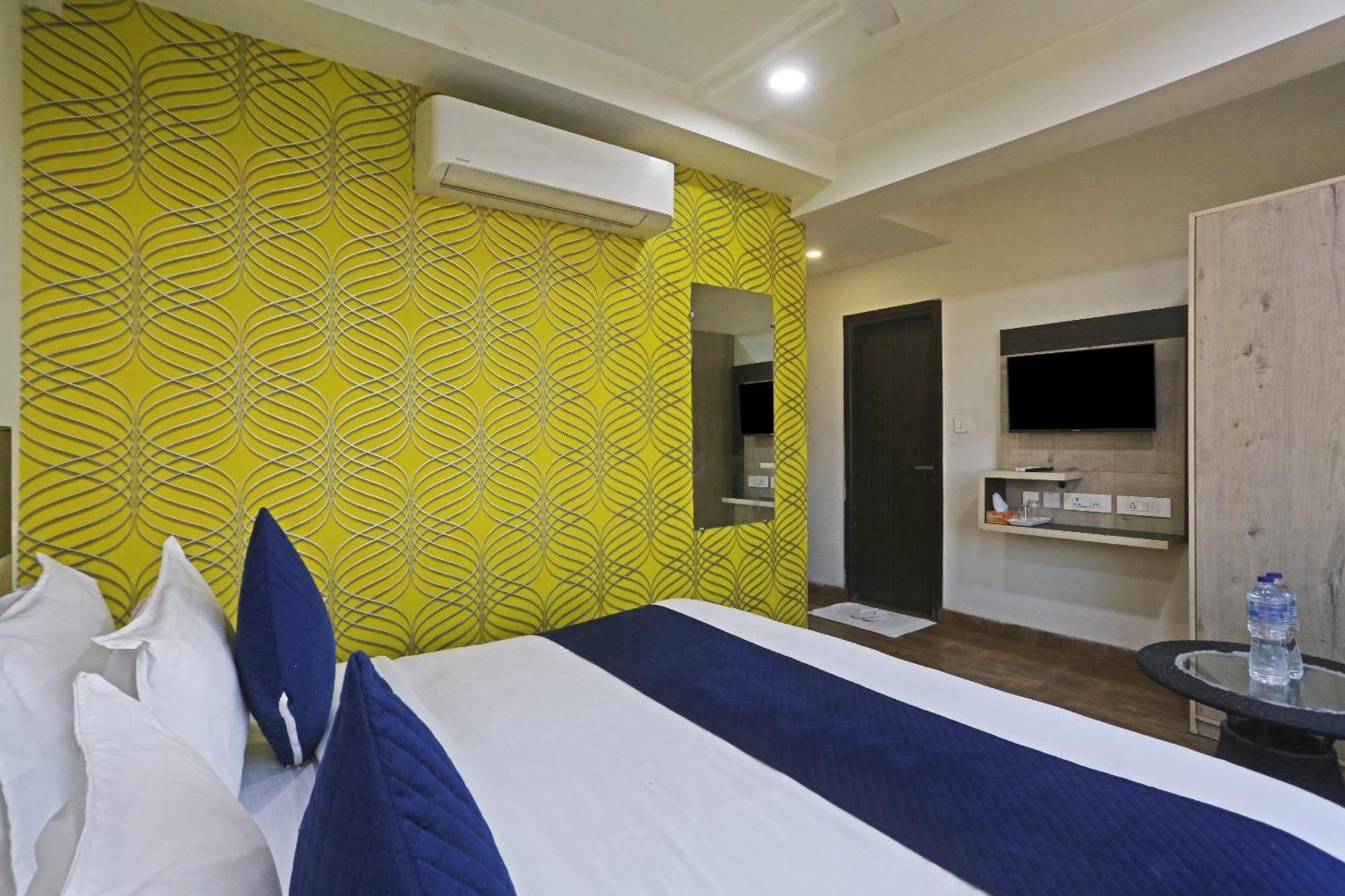 Hotel Aerostar Gold - Opposite Max Healthcare Delhi  Exterior foto